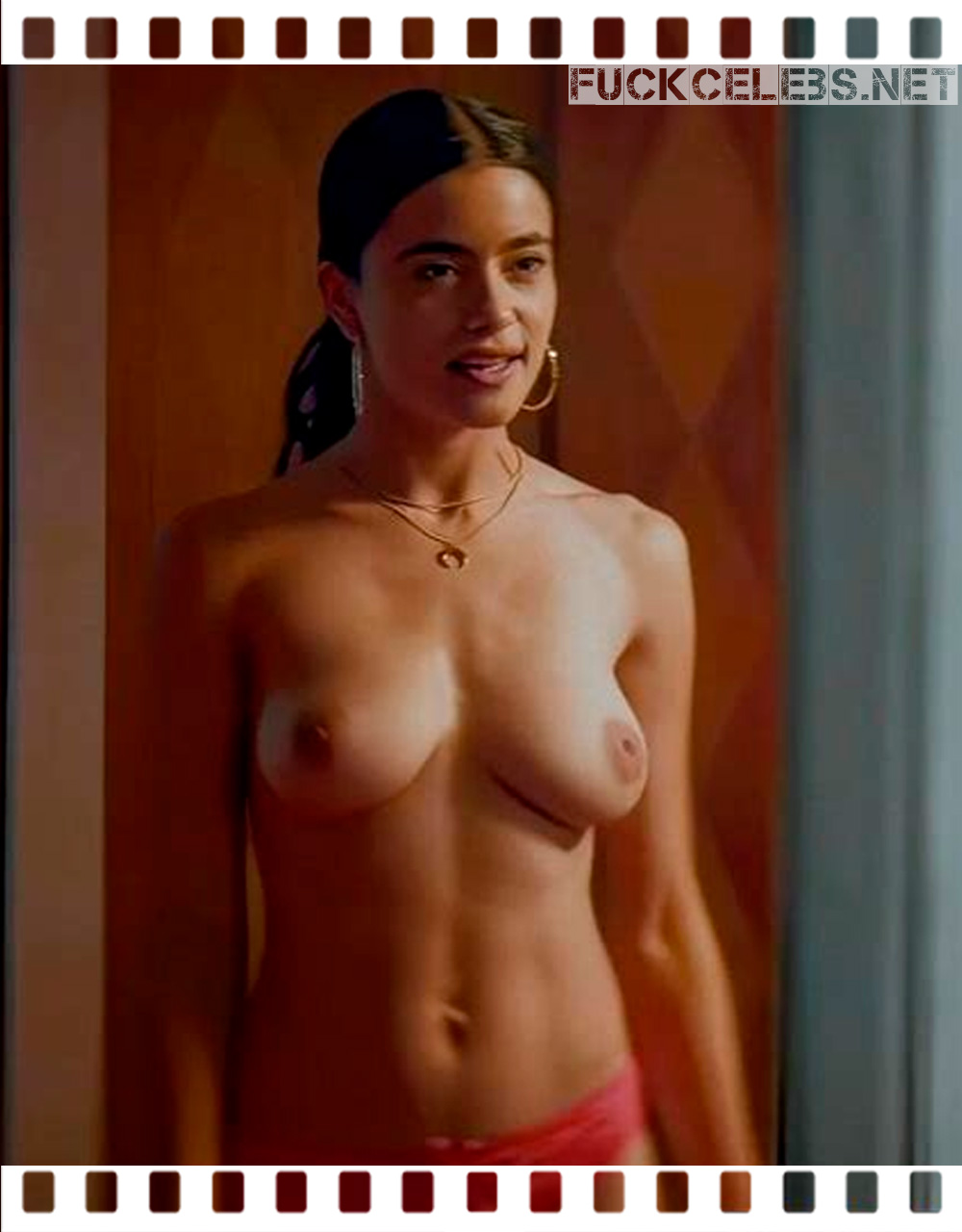 Paulina Gaitan nude