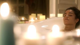 Alice David, Sabrina Ouazani, Charlotte Gabris Sexy, Hot Video in film 'Demi soeurs'