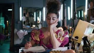 Alison Brie, Kate Nash nude, Hot, Threesome Scene in TV show 'Glow'