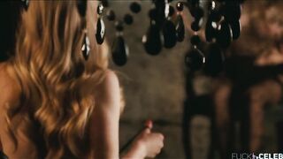 Amanda Seyfried hot, Julianne Moore nude - Chloe (2009)