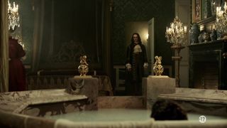 Anna Brewster - Versailles s02e01 (2017) Nudity Pregnant Scene
