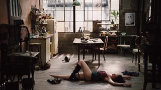 Anne Hathaway Sexy for 'Love and Other Drugs'