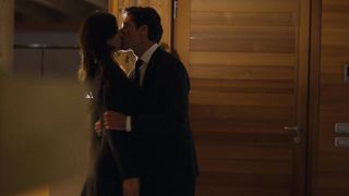 Catrinel Marlon nude - La Porta Rossa s01e05 (2017)