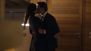 Catrinel Marlon nude - La Porta Rossa s01e05 (2017)