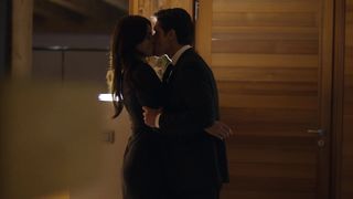 Catrinel Marlon nude - La Porta Rossa s01e05 (2017)