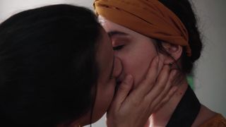 Charlotte Allard, Marie Almosnino nude - Je suis une photo de nous (2019)