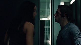 Elizabeth Banks sexy, Genesis Rodriguez sexy – Man on a Ledge (2012)
