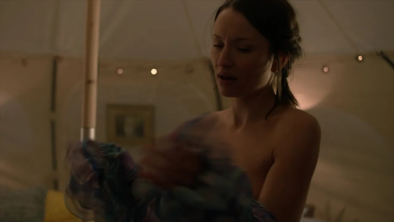 Maura Tierney Tits