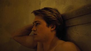 Emma Stone nude - The Favourite (2018)