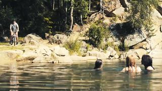 Esther Lubadika, Celeste Buckingham, Stepanka Fingerhutova nude - Bajkeri (2017)