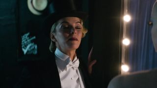 Geena Davis nude - Glow s03e09 (2019)