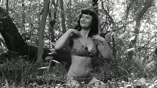 Gretchen Mol nude - The Notorious Bettie Page (2005)