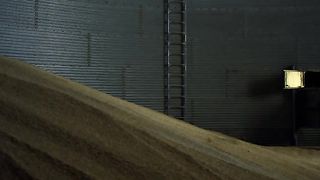 Heather Graham, Maika Monroe Sexy - At Any Price (2012)