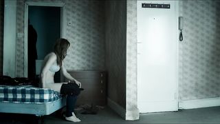 Helen Kennedy Nude, Melissa George (nn) - Hunted (2012) s1e1