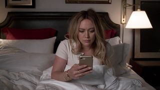 Hilary Duff nude - Younger s06e10 (2019)