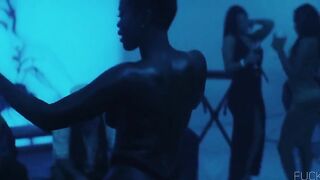 Isla Fisher nude - The Beach Bum (2019)