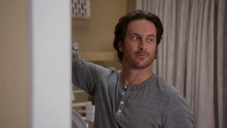 Jenna Fischer hot - Splitting Up Together s01e04 (2018)