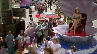 Jennifer Love Hewitt, Sarah Michelle Gellar Sexy - I Know What You Did Last Summ