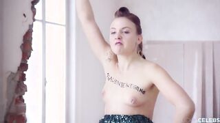 Jessy Moravec naked - Lasst die Alten sterben (2017)