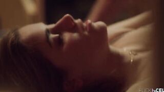 Julia Gibert, Natalia Barrientos - Les de l'hoquei s01e05 (2019)