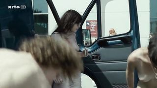 Julia Hummer, Eva Lobau, Jasna Fritzi Bauer Nude - Im Alter von Ellen (2010)