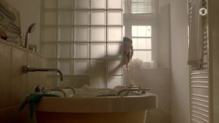 Wolke Hegenbarth, Kathrin von Steinburg hot scene - Toni, mannlich, Hebamme s01e05 (2021) celebs nude scene
