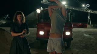 Wolke Hegenbarth, Kathrin von Steinburg hot scene - Toni, mannlich, Hebamme s01e05 (2021) celebs nude scene