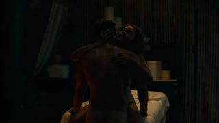 Alexandra Daddario, Sydney Sweeney, Brittany O’Grady hot scene – The White Lotus s01e03 (2021)