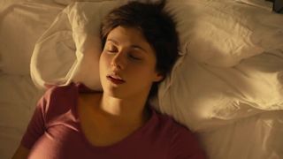 Alexandra Daddario, Sydney Sweeney, Brittany O’Grady hot scene – The White Lotus s01e03 (2021)