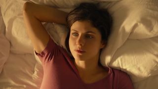 Alexandra Daddario, Sydney Sweeney, Brittany O’Grady hot scene – The White Lotus s01e03 (2021)