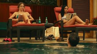 Alexandra Daddario, Sydney Sweeney, Brittany O’Grady hot scene – The White Lotus s01e03 (2021)