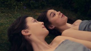 Hailee Steinfeld, Ella Hunlesbian hot episode - Dickinson s02e10 (2021) celebs movie