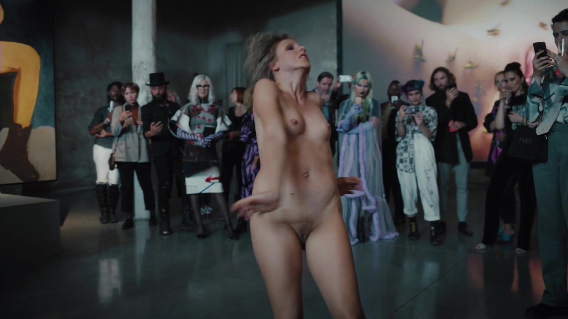 Mavie Horbiger nude - Ich und die Anderen s01e01 (2021) nackte  schauspielerin in einer topless hot scene szene