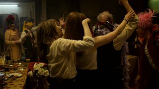 Amira Casar, Maud Wyler hot scene - Mixte s01e05 (2021) celebs episode