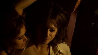 Amira Casar, Maud Wyler hot scene - Mixte s01e05 (2021) celebs episode
