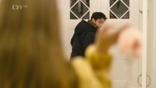 Jana Kolesarova topless scenes - Poldove a nemluvne s01e13 (2020)