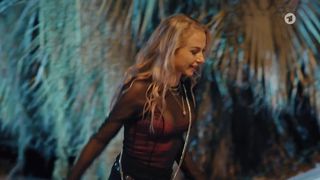 Jenny Meyer topless scenes - Der Kroatien-Krimi s05e01 (2021) celebs video