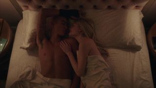 Emily Alyn Lind nude adult scene – Gossip Girl s01e03 (2021) celebs Video