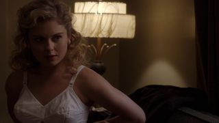 Lizzy_Caplan__Rose_McIver_-_Masters_of_Sex_s01e04__2013
