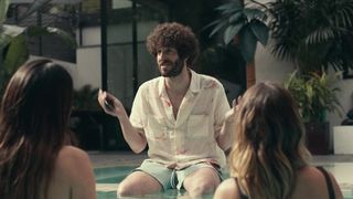 Elsie Hewitt, Hailey Bieber, Kendall Jenner hot - Dave s02e02 (2021) celebs episode