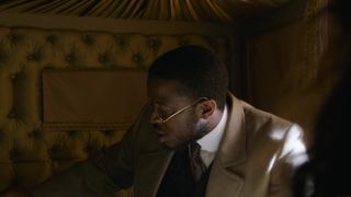 Amy Manson hot scene - TN 1-3 (2021)