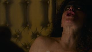 Amy Manson hot scene - TN 1-3 (2021)
