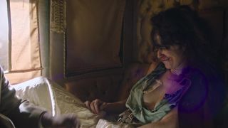 Amy Manson hot scene - TN 1-3 (2021)