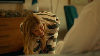 Alexandra Daddario, Sydney Sweeney, Brittany O’Grady naked – The White Lotus s01e01 (2021)