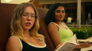 Alexandra Daddario, Sydney Sweeney, Brittany O’Grady naked – The White Lotus s01e01 (2021)