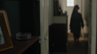 Mathilde Seigner nude - Un tour chez ma fille (2021) Topless Short Scene