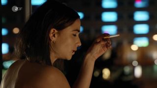 Cosima Henman hot movie scene - Extraklasse 2+ (2021) nude scene