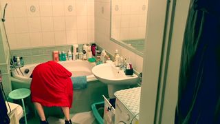 Jagoda Rall topless scenes - Cztery pokoje - na opak wywrocone (2020)