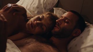 Sophie Pfennigstorf 1080p show - Ein Sommer in Istrien (2021) bedroom scene