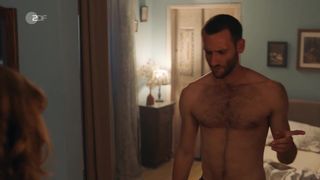 Sophie Pfennigstorf 1080p show - Ein Sommer in Istrien (2021) bedroom scene